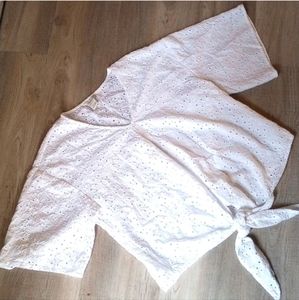 Ariat White front knot blouse size xs